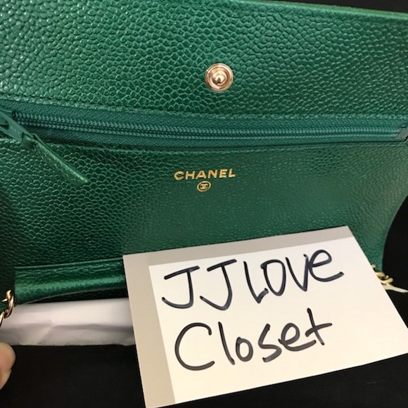 Chanel 18C Green Wallet on Chain - Picture 2 of 8